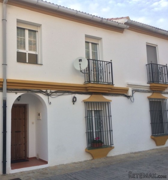 3 bedroom, 1 bathroom Townhouse, (build..