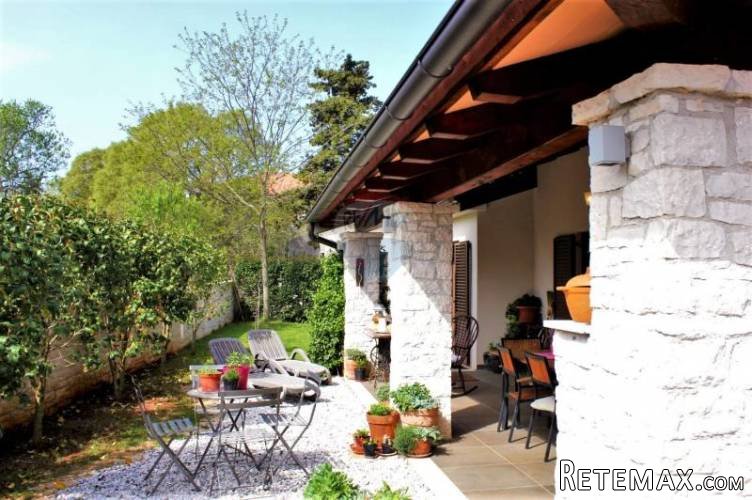 ISTRA, VIŠNJAN, PREKRASNA KUĆA U MIRNOM OKRUŽENJU