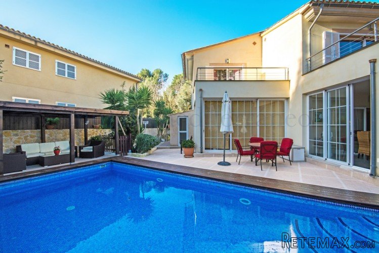 Large, comfortable and bright. A new villa (10 year old).. - 2