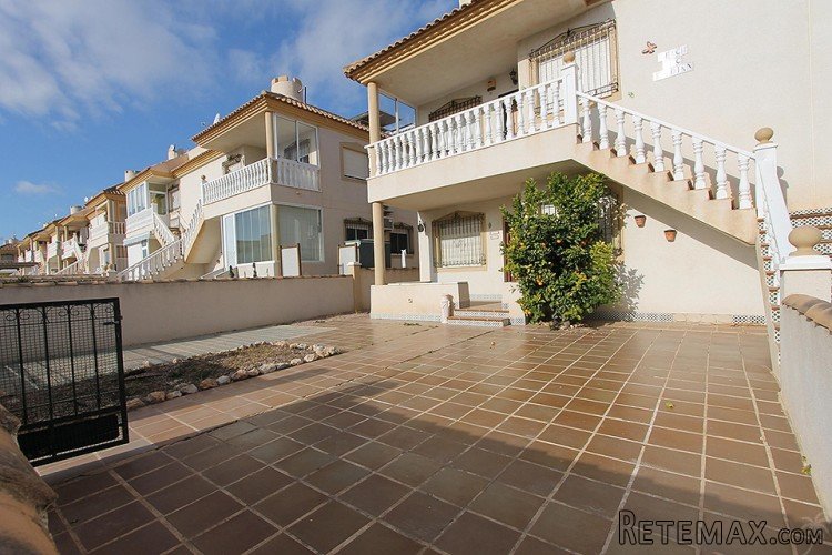 This cozy ground floor apartment is located in the quiet La.. - 2