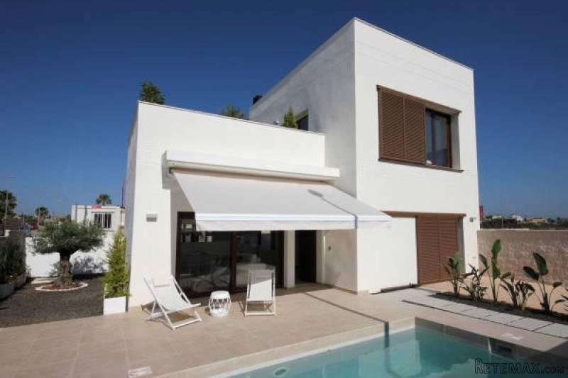 3 Bedroom 2 Bathroom Villa In La..