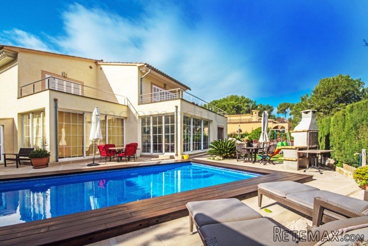 Large, comfortable and bright. A new villa (10 year old).. - 3