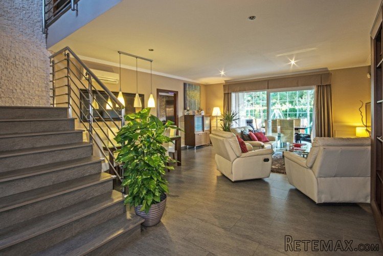 Large, comfortable and bright. A new villa (10 year old).. - 4