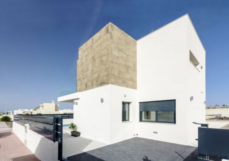 3 Bedrooms - Villa - Alicante - For Sale