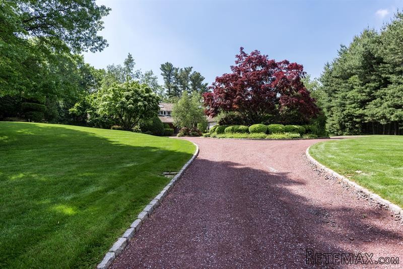 6 bedroom House For Sale: 3 Lauder Way.. - 2
