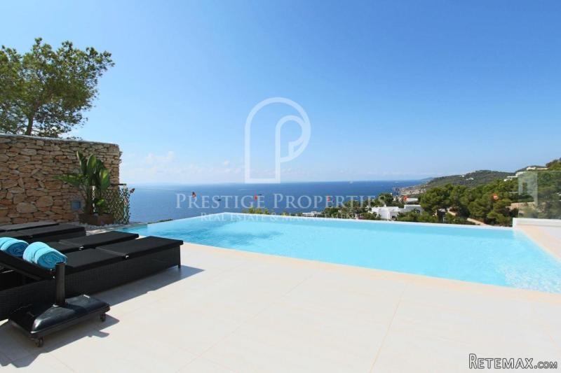 Contemporary Design Villa with..