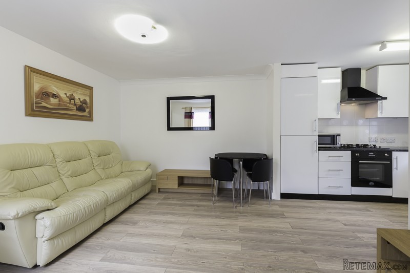 Large Double Room Available in.. - 2