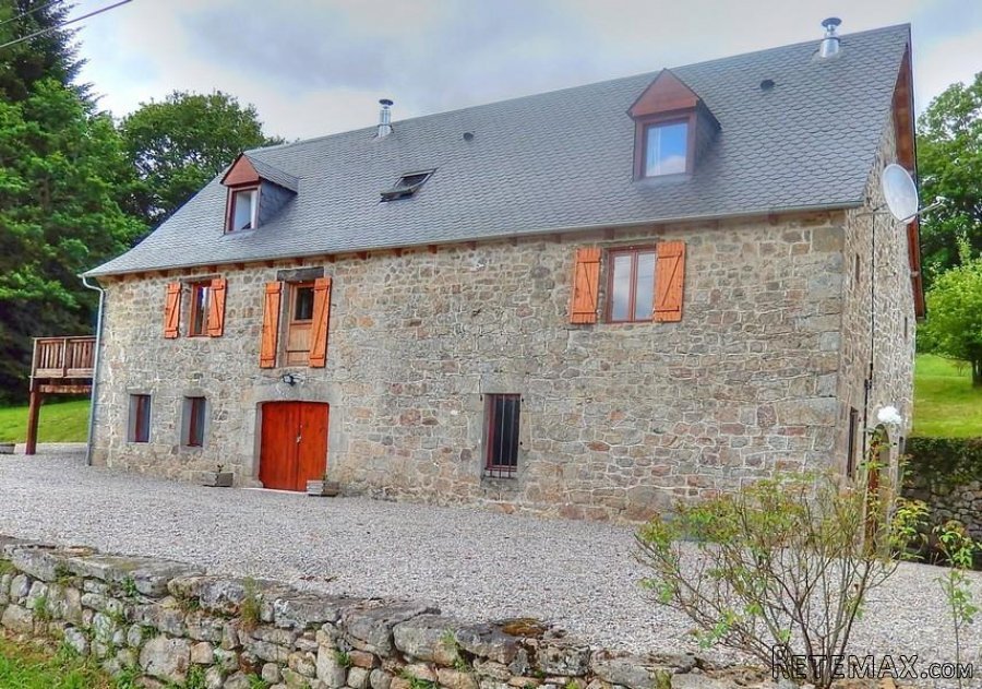 Nr Argentat (Corrèze) - Superb barn conversion set on one acre