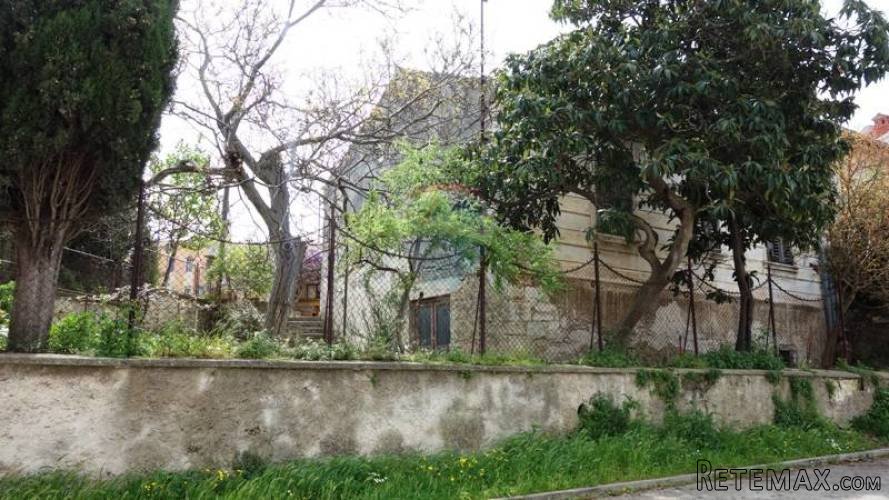 Pula, Stoja, kuća na odličnoj lokaciji za adaptaciju