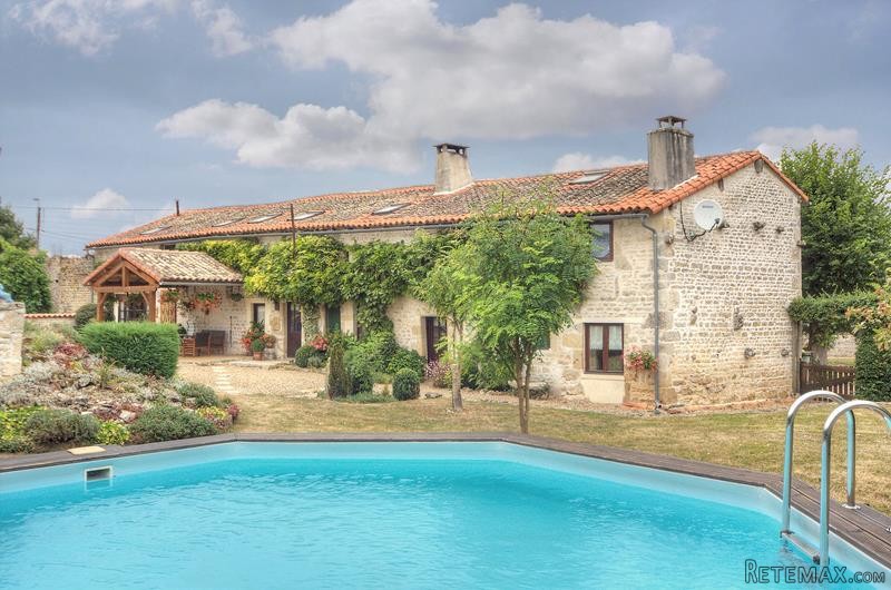 Spacious Detached House With Guest..