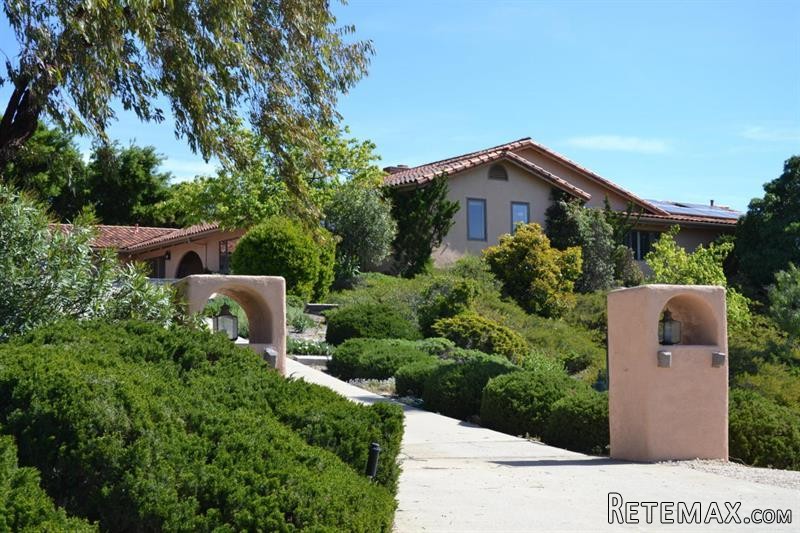 4 bedroom House For Sale: 3140 Box..