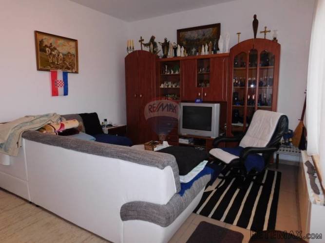 Kuća u blizini grada sa dvorištem - 5