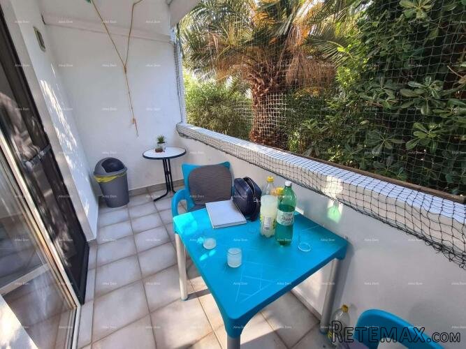 Prizemni apartman s lođom i bazenom. Medulin.