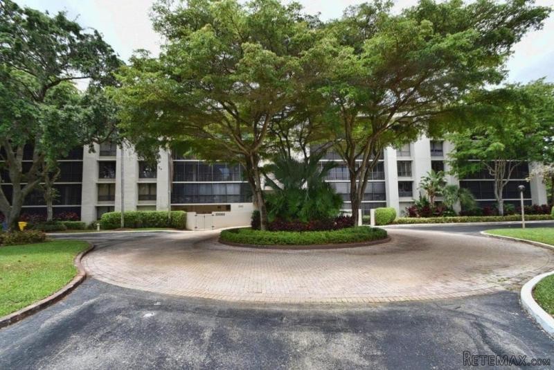 20080 Boca West Dr #452, Boca Raton, FL..