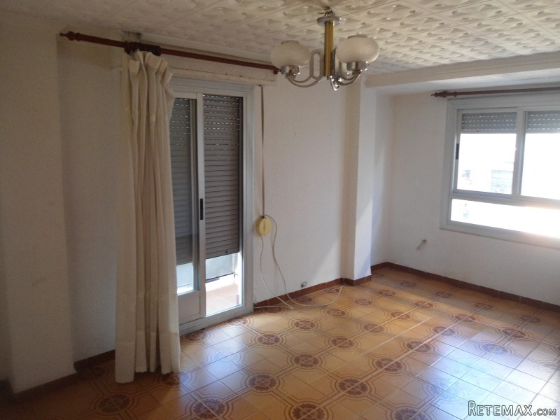 3 bedroom, 1 bathroom Apartment, (build..