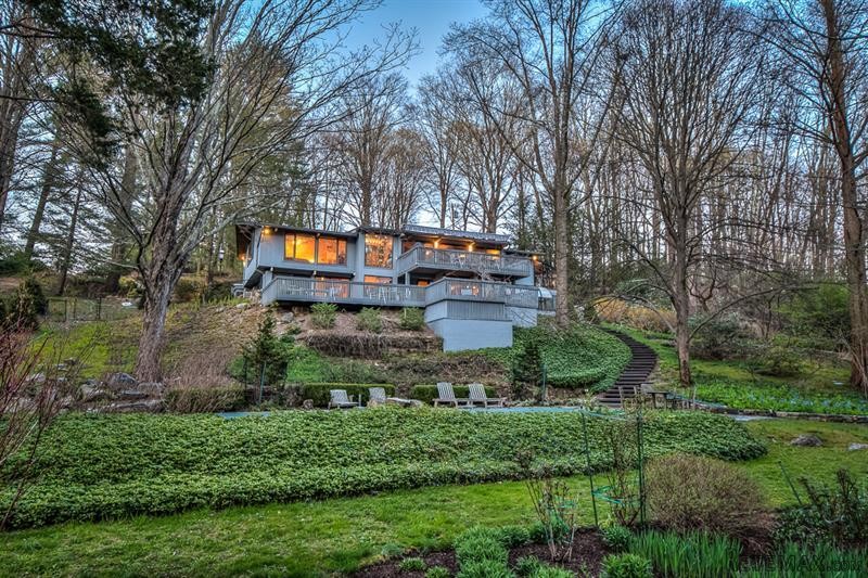 6 bedroom House For Sale: 107 Middle..