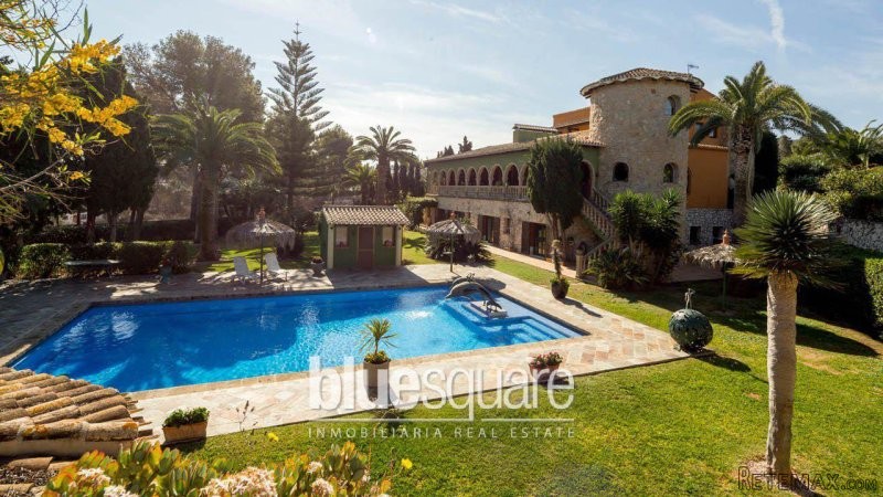 Luxury 5-bedroom Villa in Javea