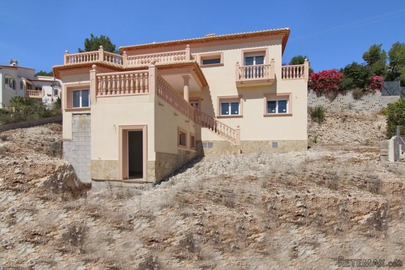 Detached villa with beautiful sea views