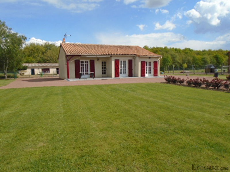 Delightful Detached House on Landscaped..