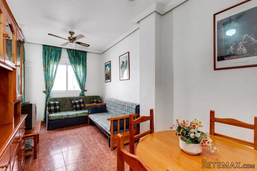 Apartamento en muy buen estado en Torrevieja. Está situado.. - 2