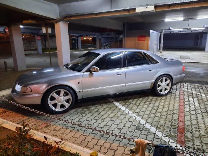 Audi S8 - 2