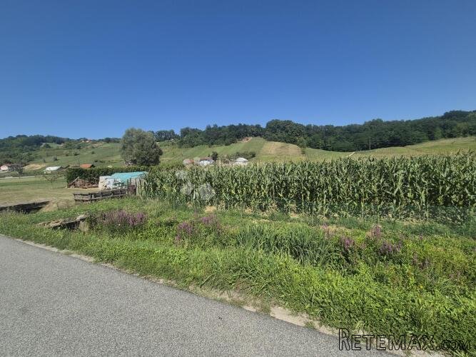 Građevinsko zemljište 1.949m² nadomak centra Sv. Križa Začre - 2