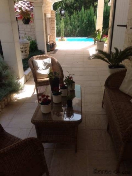 4 Bedrooms - Maison - For Sale