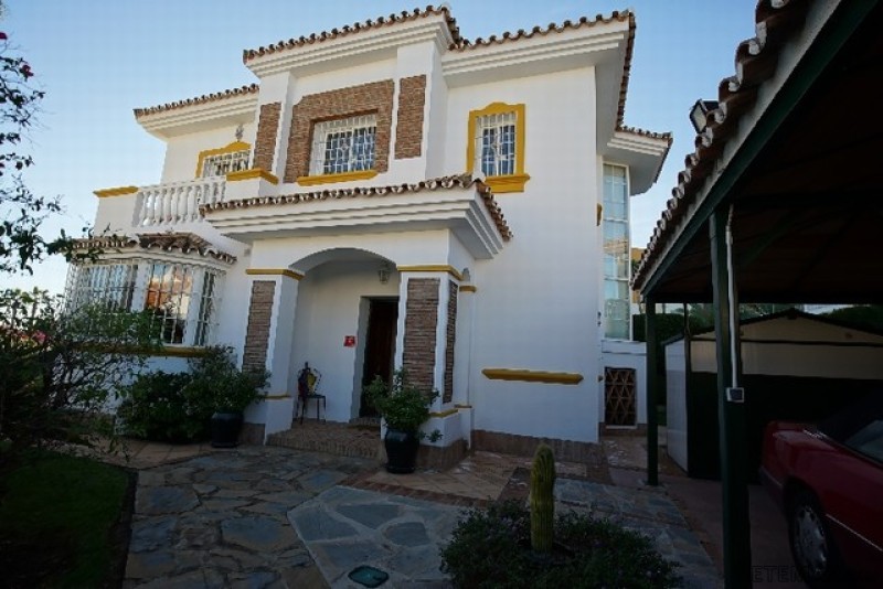 4 Bedrooms - Villa - Malaga - For Sale