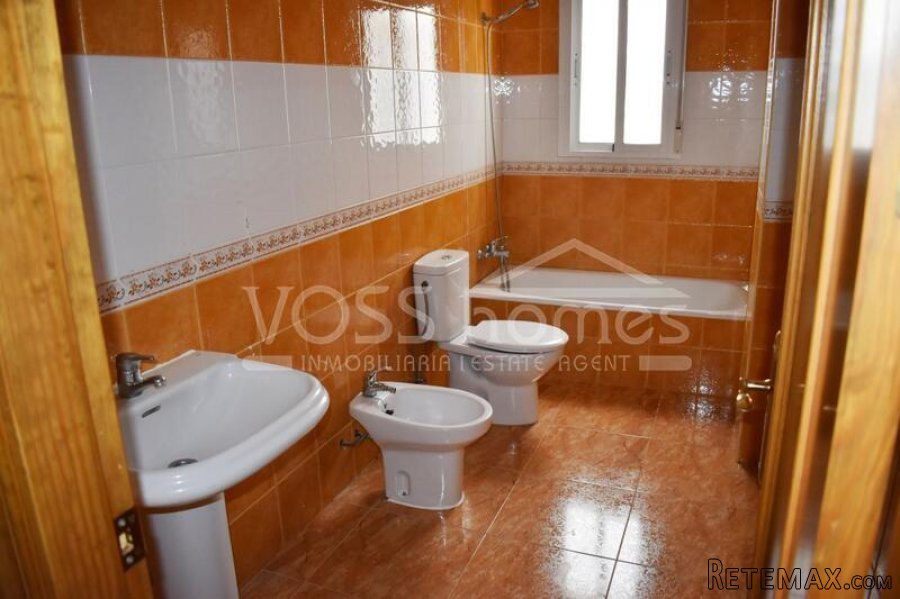 A very deceptively spacious, 3 / 4 bed, 2 bath village.. - 18