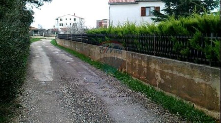 ZEMLJIŠTE S PROJEKTOM ZA KUĆU S BAZENOM - 3