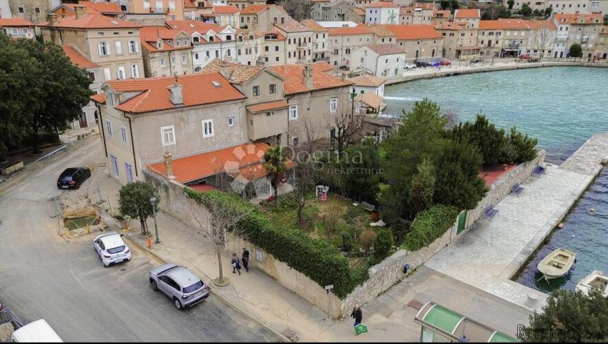EXCLUSIVNO! 1. Red do mora! Kuća sa BAJNIM dvorištem okružen - 2