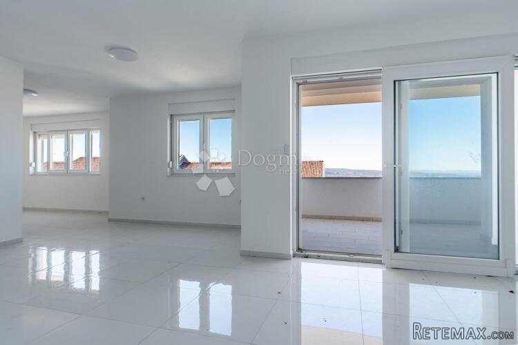Prekrasan veliki apartman u blizini mora - 2