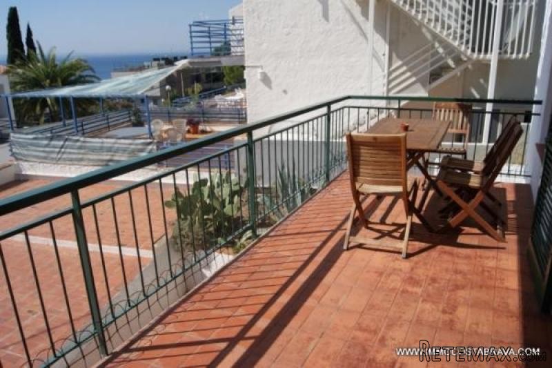 ROSES: Apartment with a large terrace..