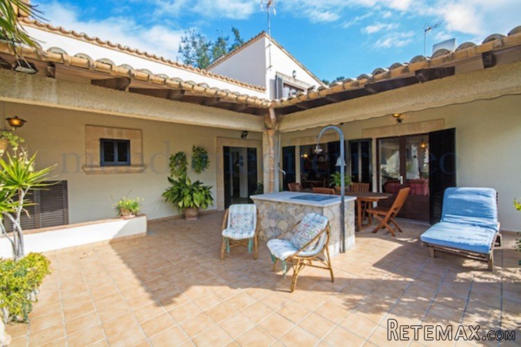 This lovely house is located in the exclusive area of.. - 2