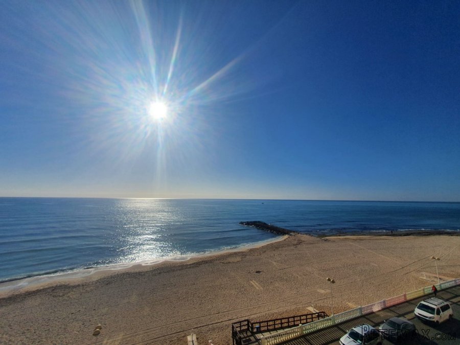 Piso en la primera línea de la playa de Los Locos en.. - 3