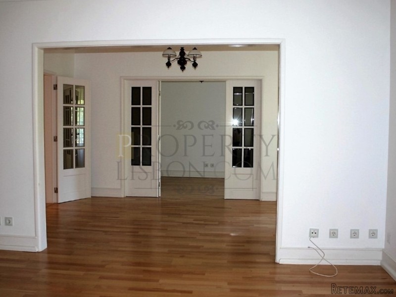 T4 Lisbon Apartment for Sale, Avenidas.. - 2