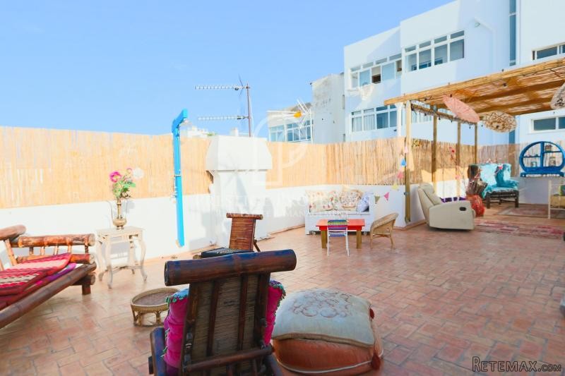 Two bedroom apartment with large roof.. - 2