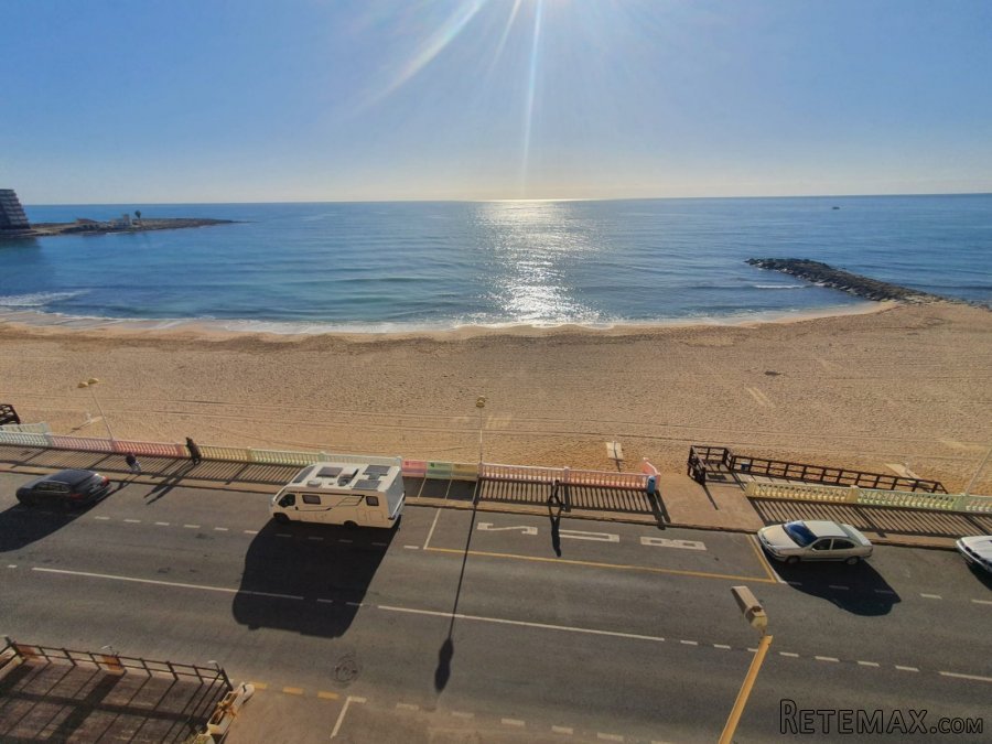 Piso en la primera línea de la playa de Los Locos en.. - 4