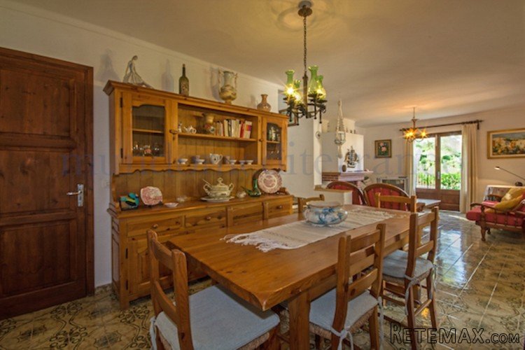 This lovely house is located in the exclusive area of.. - 4