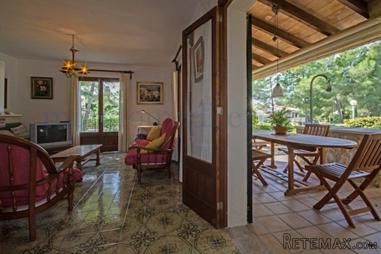 This lovely house is located in the exclusive area of.. - 5