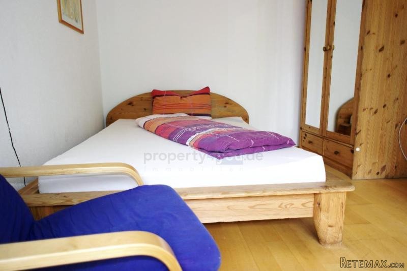 Apartment mit Kuche, Bad, Flur /..
