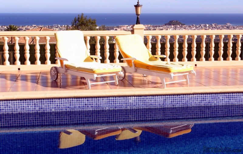 Classical Two-Storey Villa In Marquesa..