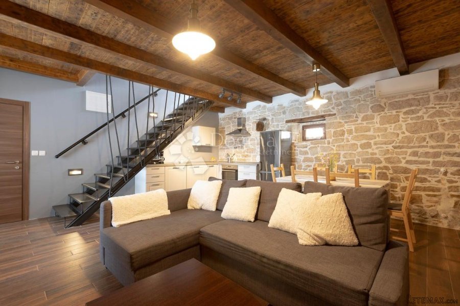 AUTOHTONA KUĆA SA 2 ZASEBNA APARTMANA I 2 BAZENA - 7