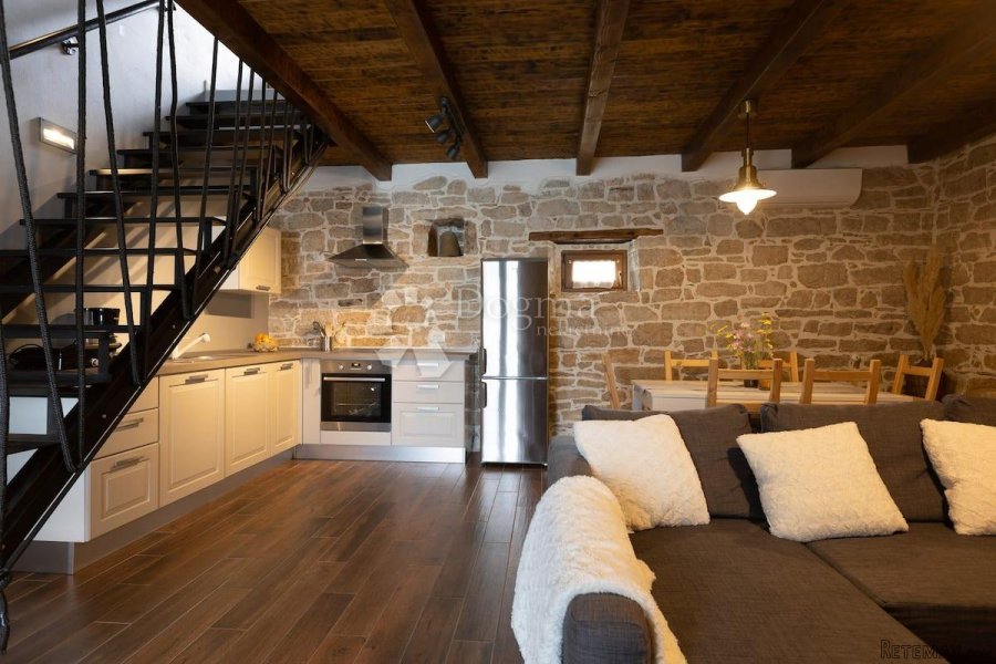 AUTOHTONA KUĆA SA 2 ZASEBNA APARTMANA I 2 BAZENA - 8