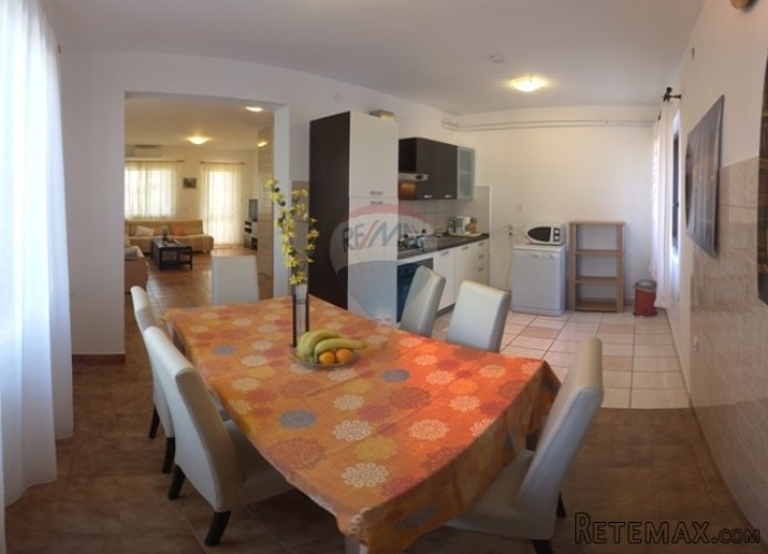 Pula,okolica apartmanska kuća 303m2 - 2