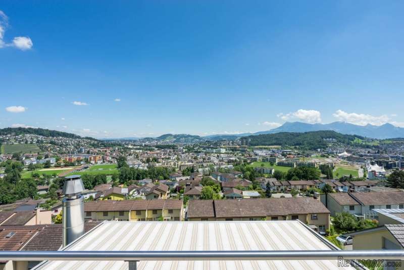 TERRACE APARTMENT WITH VIEW INTO THE..