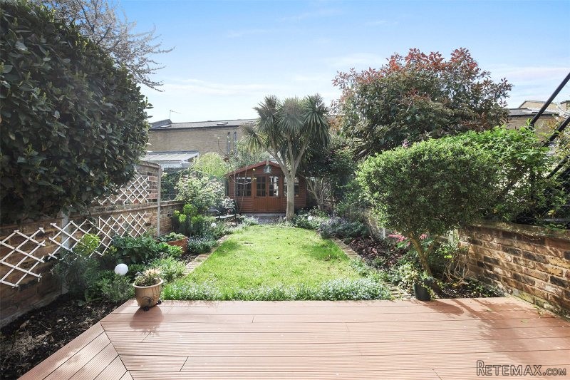 4 Bedroom House, Freehold - 2