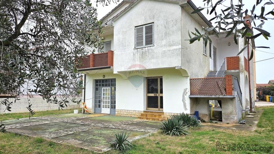 Istra, Umag centar, kuća s puno potencijala - 2