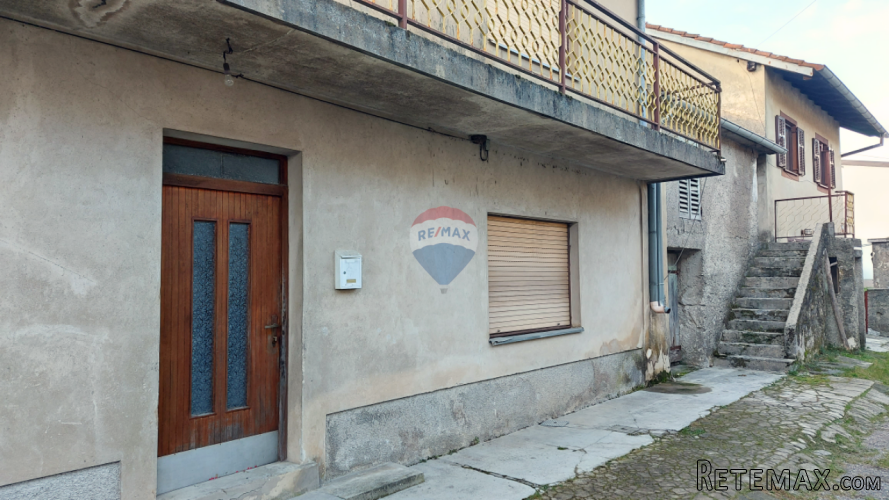 Klana, Studena - obiteljska kuća sa dvije gospodarske zgrade - 2