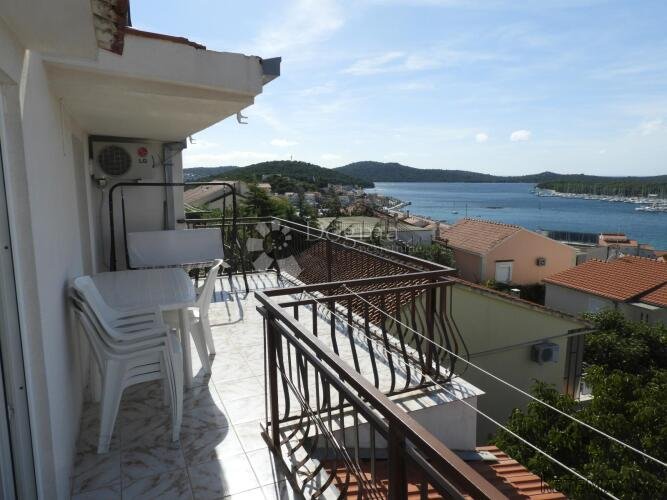ROGOZNICA - Apartmanska kuća sa spektakularnim pogledom - 2